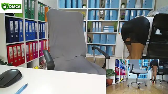 Snapshot of secret-office chatting on December 2025 06:19:02 AM secret-office online show from December 2025 06:19:02 AM