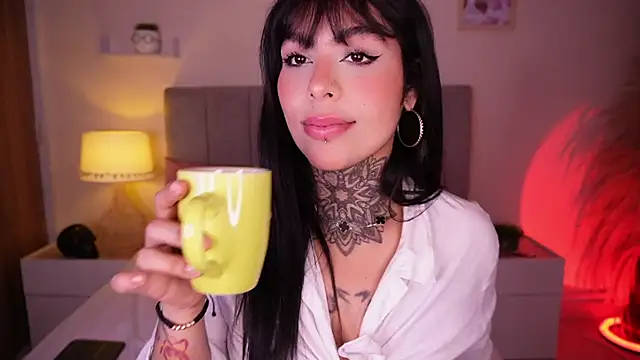 curvyliciousss online show from February 2025 06:48:01 PM