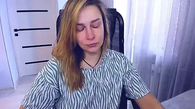 AlexiaDarren online show from March 2026 11:58:01 AM