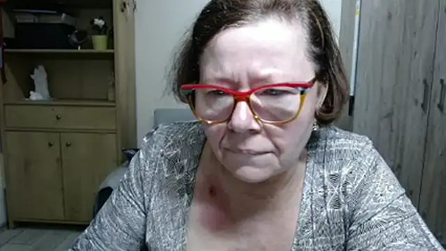 Adelewildx online show from April 2026 08:39:02 PM