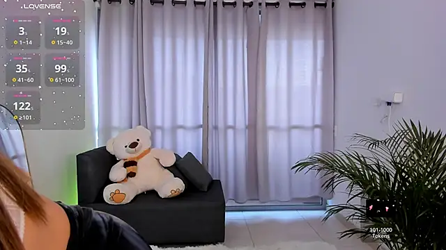 roxie gates  online show from January 2025 10:23:01 PM