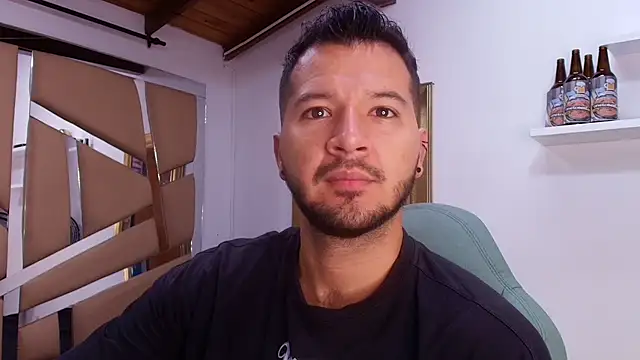 Snapshot of mister_miike chatting on October 2025 03:01:02 AM mister miike online show from October 2025 03:01:02 AM