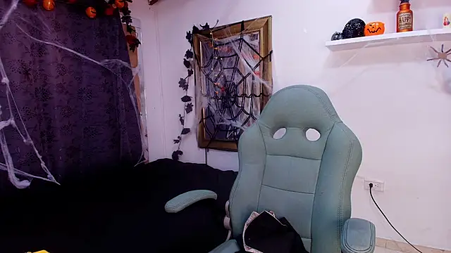 Snapshot of mister_miike chatting on October 2025 03:09:02 AM mister miike online show from October 2025 03:09:02 AM