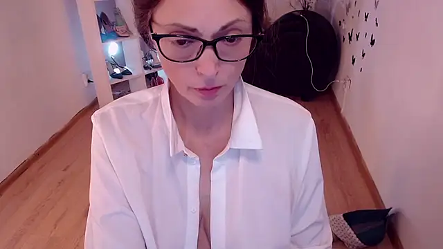 Snapshot of CaringSophie chatting on January 2025 12:18:01 PM CaringSophie online show from January 2025 12:18:01 PM