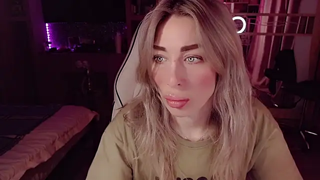 AnnieGOld  online show from March 2026 07:53:01 PM