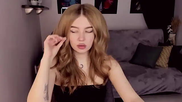 Snapshot of ViolettaLopez chatting on December 2024 02:39:01 PM ViolettaLopez online show from December 2024 02:39:01 PM