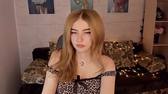 Snapshot of ViolettaLopez chatting on January 2025 02:41:01 PM ViolettaLopez online show from January 2025 02:41:01 PM