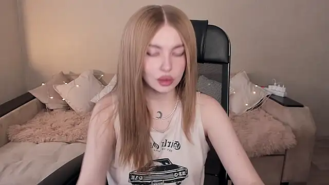 Snapshot of ViolettaLopez chatting on February 2025 11:23:02 AM ViolettaLopez online show from February 2025 11:23:02 AM