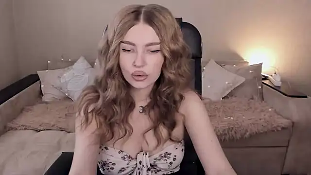 Snapshot of ViolettaLopez chatting on February 2025 11:25:02 AM ViolettaLopez online show from February 2025 11:25:02 AM