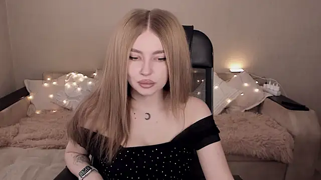 Snapshot of ViolettaLopez chatting on February 2025 11:28:01 AM ViolettaLopez online show from February 2025 11:28:01 AM
