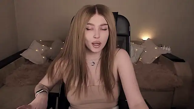 Snapshot of ViolettaLopez chatting on February 2025 03:41:02 PM ViolettaLopez online show from February 2025 03:41:02 PM