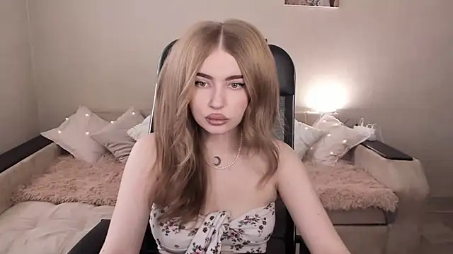 Snapshot of ViolettaLopez chatting on February 2025 10:17:02 AM ViolettaLopez online show from February 2025 10:17:02 AM