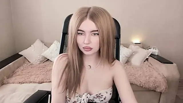 Snapshot of ViolettaLopez chatting on February 2025 09:36:02 AM ViolettaLopez online show from February 2025 09:36:02 AM