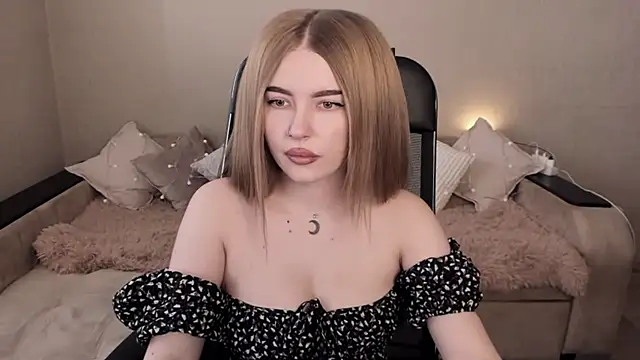 Snapshot of ViolettaLopez chatting on March 2025 11:21:01 AM ViolettaLopez online show from March 2025 11:21:01 AM