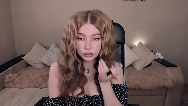 Snapshot of ViolettaLopez chatting on March 2025 11:30:02 AM ViolettaLopez online show from March 2025 11:30:02 AM