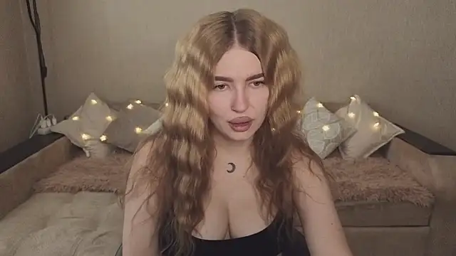 Snapshot of ViolettaLopez chatting on September 2025 11:13:02 AM ViolettaLopez online show from September 2025 11:13:02 AM