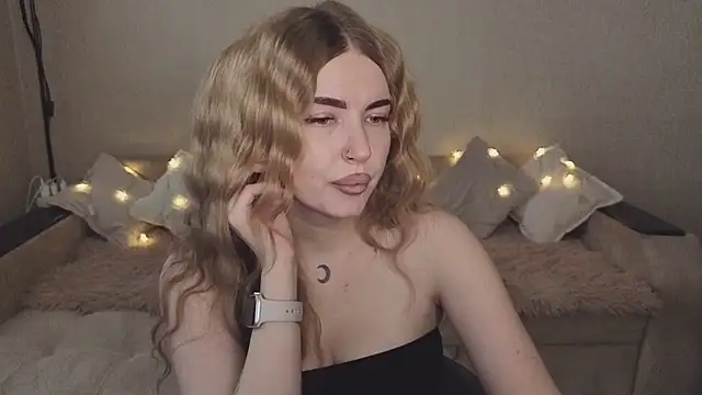 Snapshot of ViolettaLopez chatting on September 2025 01:27:01 PM ViolettaLopez online show from September 2025 01:27:01 PM