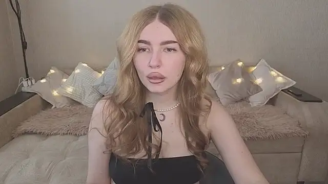 Snapshot of ViolettaLopez chatting on October 2025 11:30:01 AM ViolettaLopez online show from October 2025 11:30:01 AM