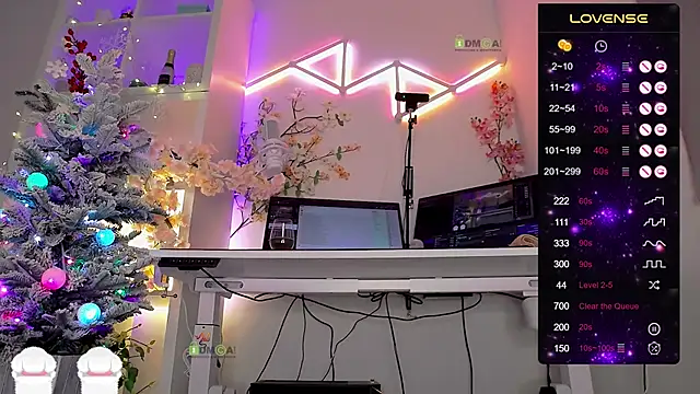 Elena-Marilyn online show from December 2025 09:13:02 PM