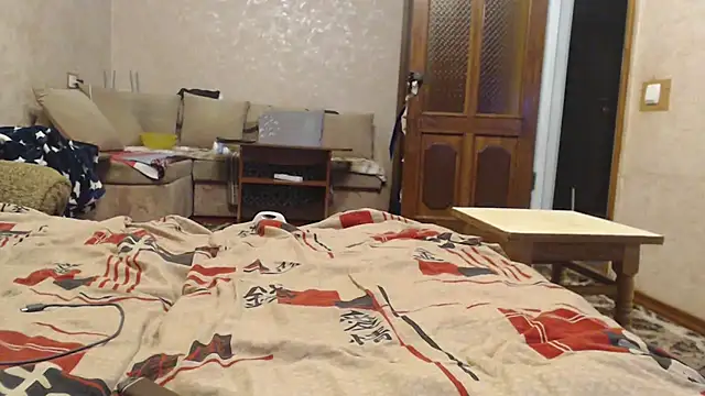 Amy August online show from November 2025 05:35:01 PM