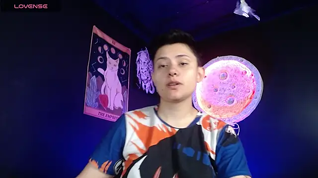 girl intense444 online show from November 2025 01:00:01 PM