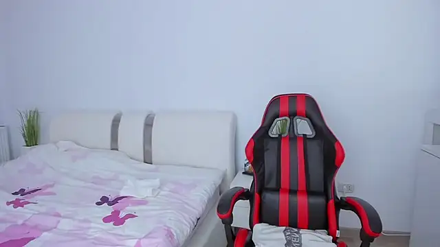 itsmekarina online show from December 2025 04:57:01 PM