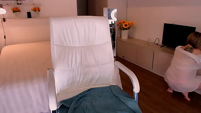 Tilly Eliot online show from December 2025 07:11:02 PM