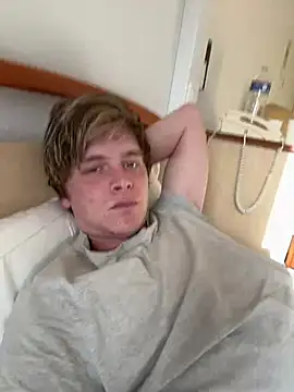 Snapshot of Andrewhootxx chatting on January 2025 10:06:02 AM Andrewhootxx online show from January 2025 10:06:02 AM