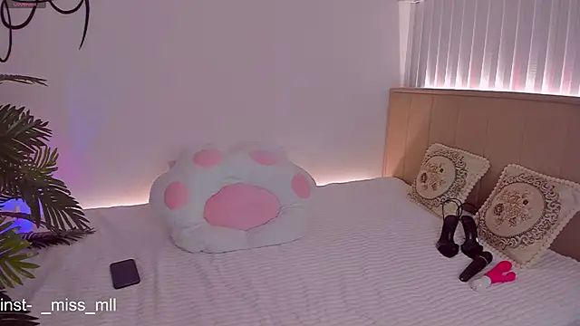 MaaryM online show from February 2025 07:05:02 PM