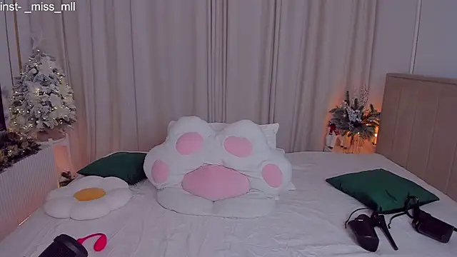 MaaryM online show from December 2025 10:06:02 PM