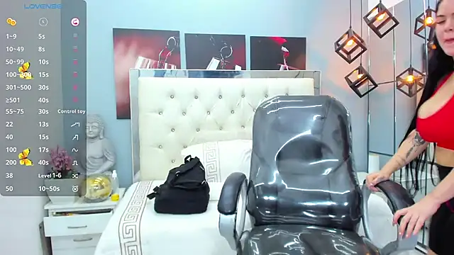 pearl weet online show from October 2025 06:20:01 PM