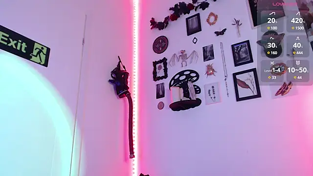 Snapshot of auroralatexprincess chatting on February 2025 06:49:02 PM auroralatexprincess online show from February 2025 06:49:02 PM