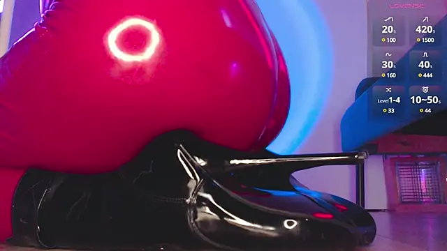 Snapshot of auroralatexprincess chatting on February 2025 09:28:01 PM auroralatexprincess online show from February 2025 09:28:01 PM