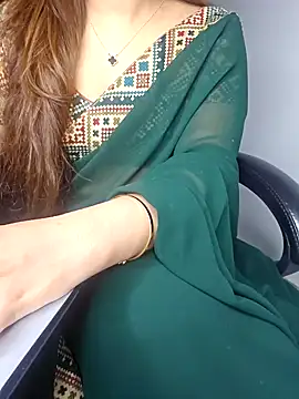 Snapshot of aliyaah_singh chatting on January 2025 07:07:01 PM aliyaah singh online show from January 2025 07:07:01 PM