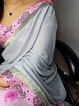 Snapshot of aliyaah_singh chatting on December 2025 06:37:02 PM aliyaah singh online show from December 2025 06:37:02 PM