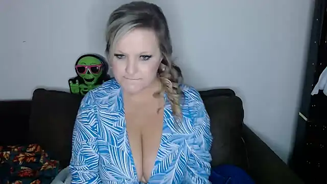 Snapshot of BigTitBarbie68 chatting on October 2025 04:51:02 PM BigTitBarbie68 online show from October 2025 04:51:02 PM