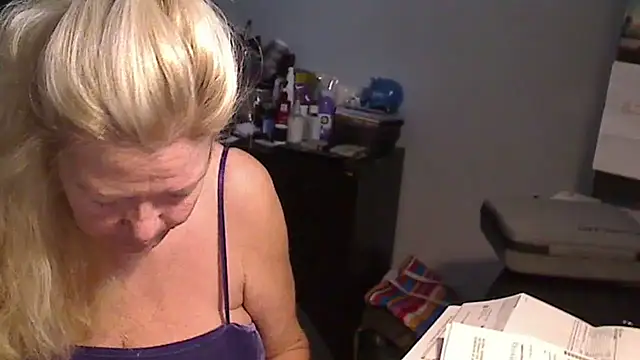 Snapshot of XTRAHORNYONE chatting on January 2025 03:00:01 PM XTRAHORNYONE online show from January 2025 03:00:01 PM