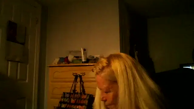 Snapshot of XTRAHORNYONE chatting on September 2025 01:43:01 AM XTRAHORNYONE online show from September 2025 01:43:01 AM