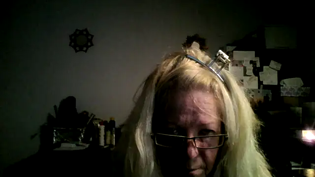 Snapshot of XTRAHORNYONE chatting on October 2025 12:52:02 AM XTRAHORNYONE online show from October 2025 12:52:02 AM