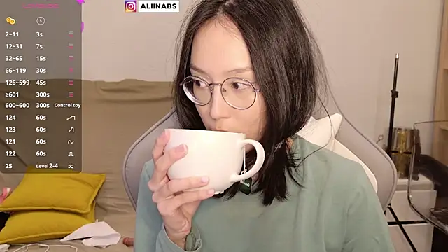 Snapshot of aliiiiiina chatting on December 2024 05:19:02 PM aliiiiiina online show from December 2024 05:19:02 PM