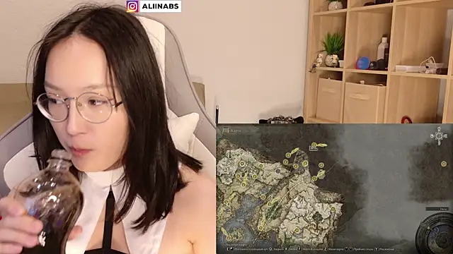 Snapshot of aliiiiiina chatting on January 2025 04:04:01 AM aliiiiiina online show from January 2025 04:04:01 AM