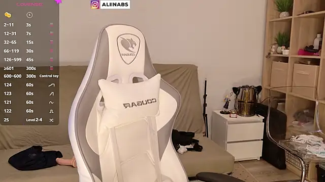 Snapshot of aliiiiiina chatting on January 2025 11:54:02 AM aliiiiiina online show from January 2025 11:54:02 AM