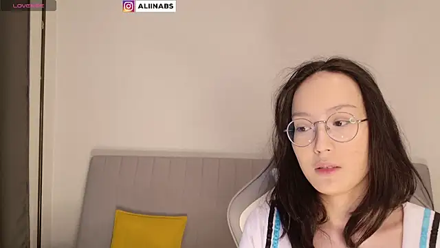 Snapshot of aliiiiiina chatting on January 2025 11:56:01 PM aliiiiiina online show from January 2025 11:56:01 PM