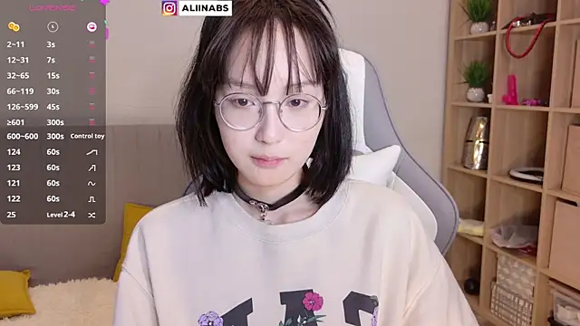 Snapshot of aliiiiiina chatting on February 2025 07:07:01 PM aliiiiiina online show from February 2025 07:07:01 PM