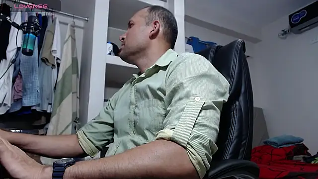 Snapshot of lewislamxxx_hot chatting on February 2026 11:15:02 PM lewislamxxx hot online show from February 2026 11:15:02 PM