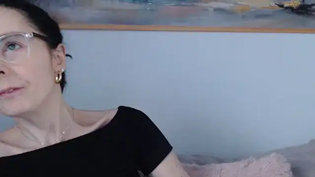 cleophee online show from April 2026 05:51:02 AM