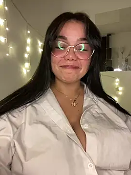 Snapshot of -Camila chatting on May 2026 04:42:02 AM -Camila online show from May 2026 04:42:02 AM