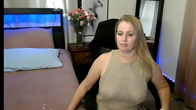 HollieBim online show from September 2025 03:12:02 PM