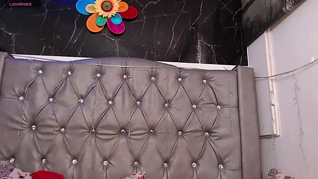 LAILAGUMMY online show from April 2026 02:11:01 PM