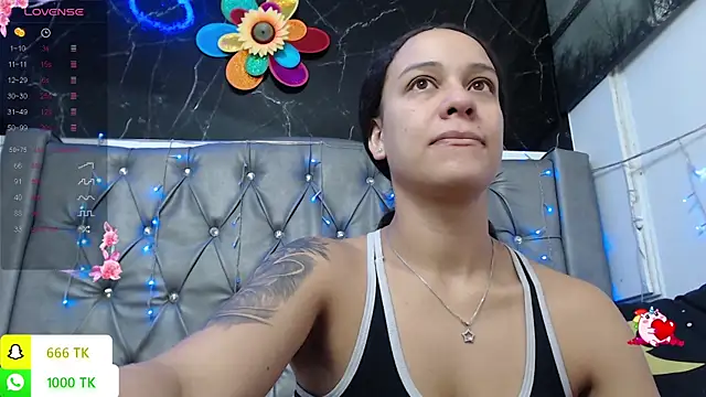 LAILAGUMMY online show from July 2026 01:14:01 PM